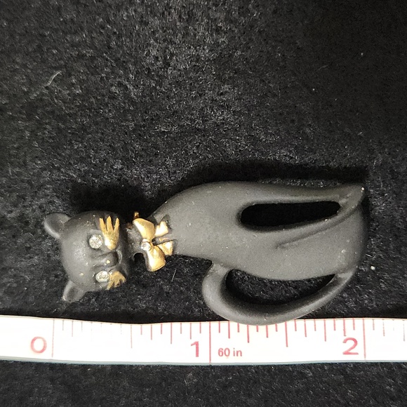 Vintage Black matte Cat Kitty with gold bow collar, sparkly eyes! 2 in brooch - Picture 7 of 7
